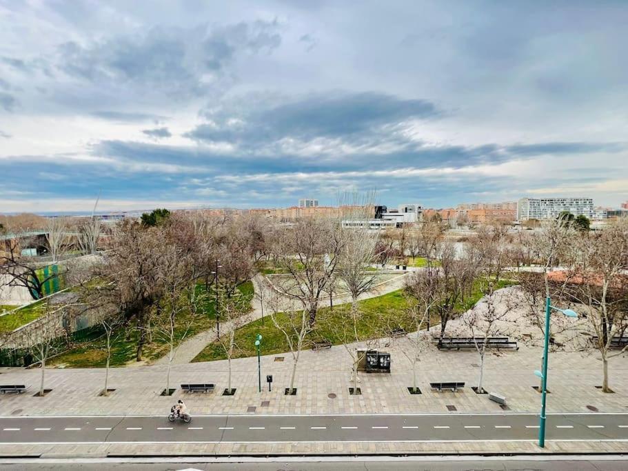 A Orillas Del Pilar Con Parking 사라고사 외부 사진
