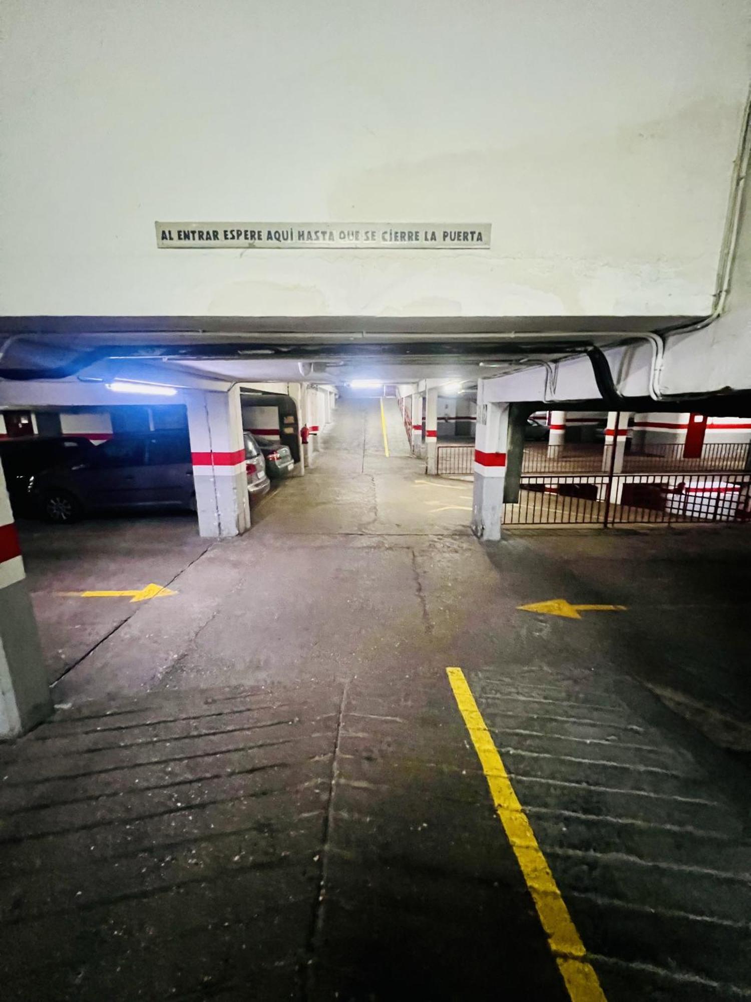 A Orillas Del Pilar Con Parking 사라고사 외부 사진