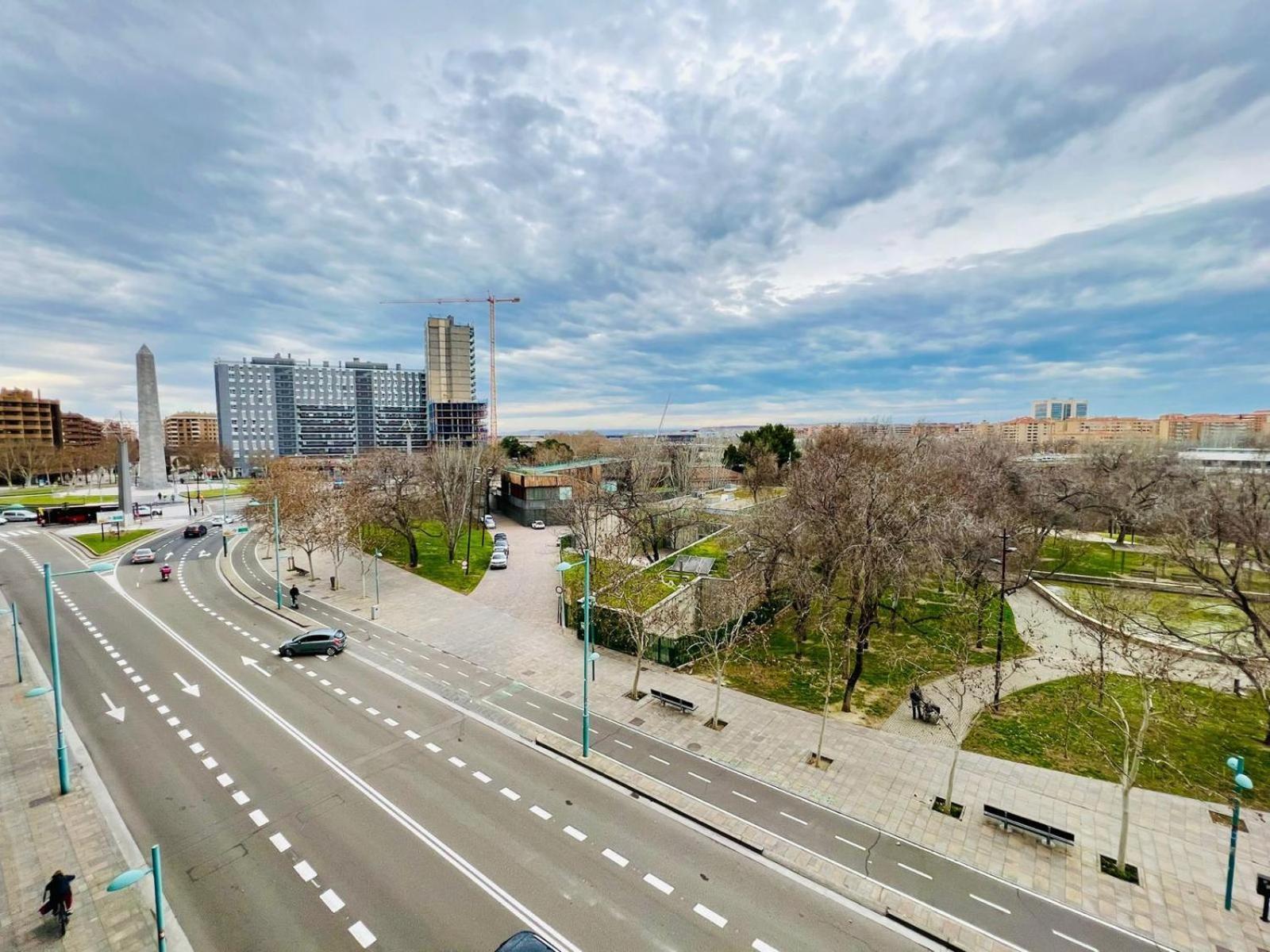 A Orillas Del Pilar Con Parking 사라고사 외부 사진